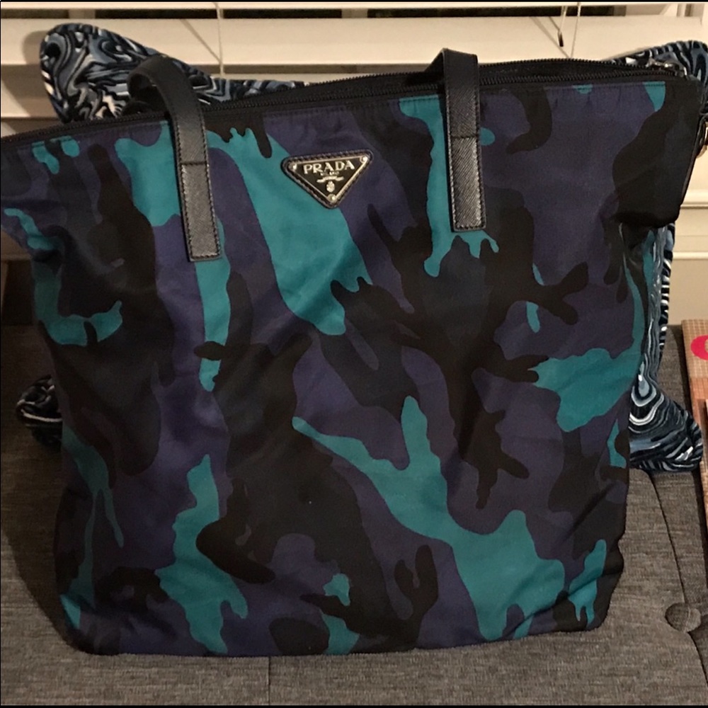 (SOLD) PRADA Women's Nylon Messenger Crossbody Bordeaux!